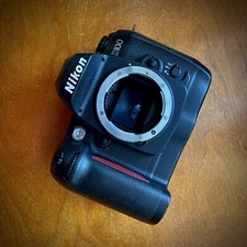 Nikon D100 6.1MP Digital SLR Camera Body Parts/Repair Powers Up, Shutter Issue