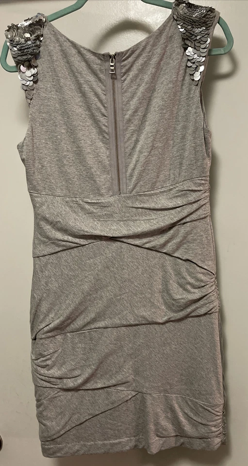 VESTIDO DE LENTEJUELAS SIN MANGAS ACANALADO CYNTHIA STEFFE $115 NUEVO CON ETIQUETAS TALLA M Foto 3 de 4