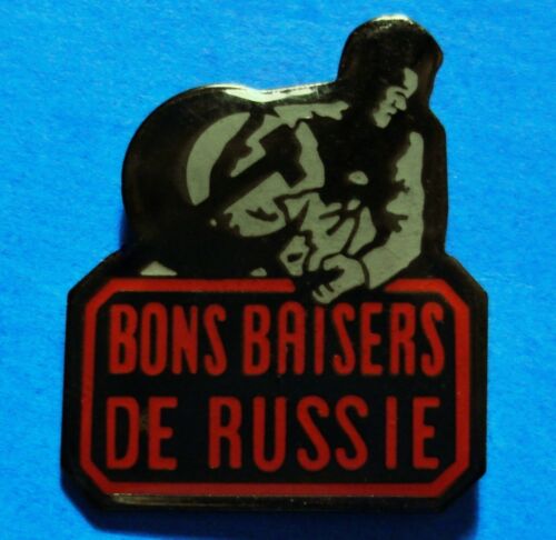 JAMES BOND 007 - FROM RUSSIA WITH LOVE MOVIE (FRENCH TITLE) - VINTAGE 1963 PIN - Picture 1 of 3