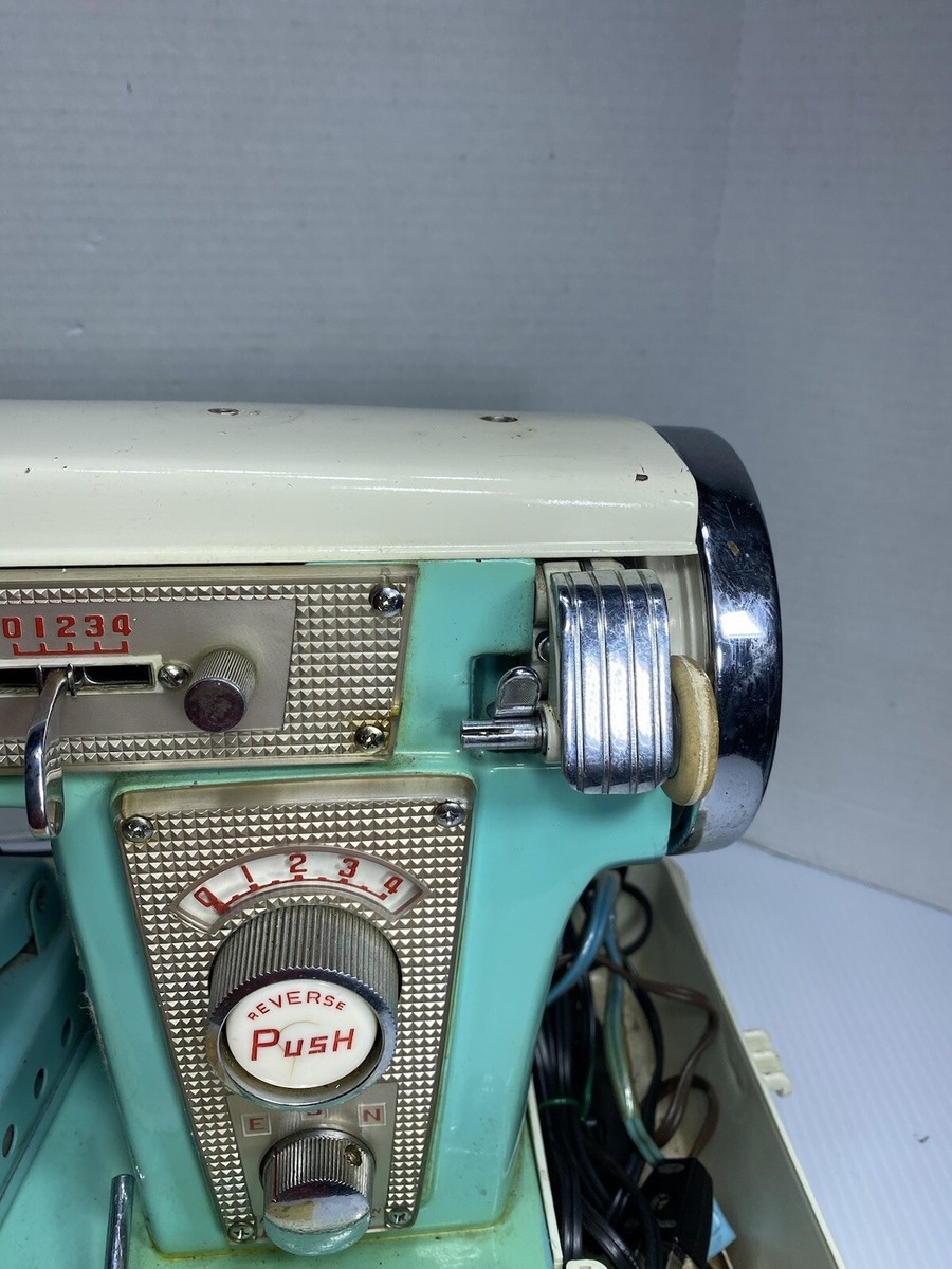 Vintage Fleetwood Deluxe Sew machine Zigzag Tested Working