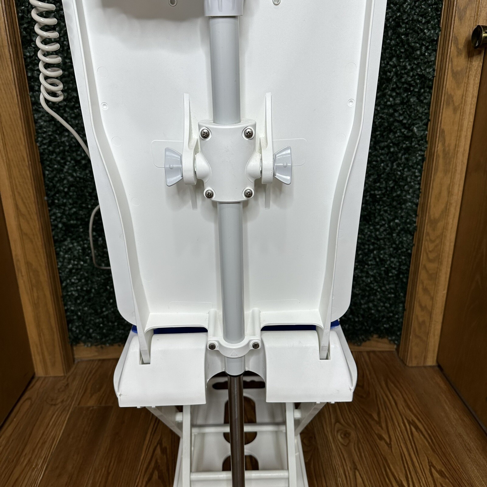 Bathmaster Deltis Motorized Bath Chair Lift Used Working Clean No