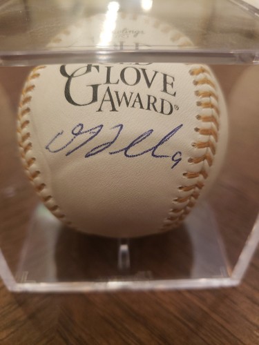 DJ LeMAHIEU (NY Yankees) Firmado Auto Oficial Guante de Oro Béisbol con estuche y COA - Imagen 1 de 7