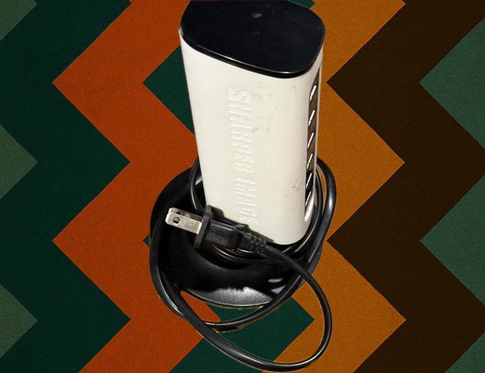 Torre de carga USB de imagen más nítida Foto 2 de 3