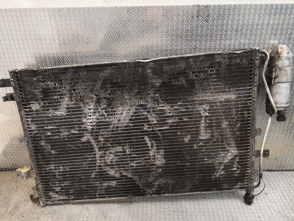 Radiador condensador aire acondicionado VOLVO XC90 D5 AWD 30665562 2,4 diésel 120 kw Foto 3 de 4