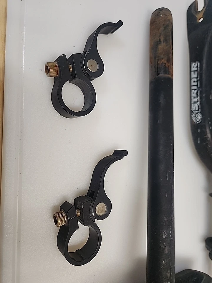 Bicicleta de Equilibrio de Entrada Clásica Strider REEMPLAZO Parte de Horquilla Delantera SOLO Abrazaderas Asiento Foto 2 de 4