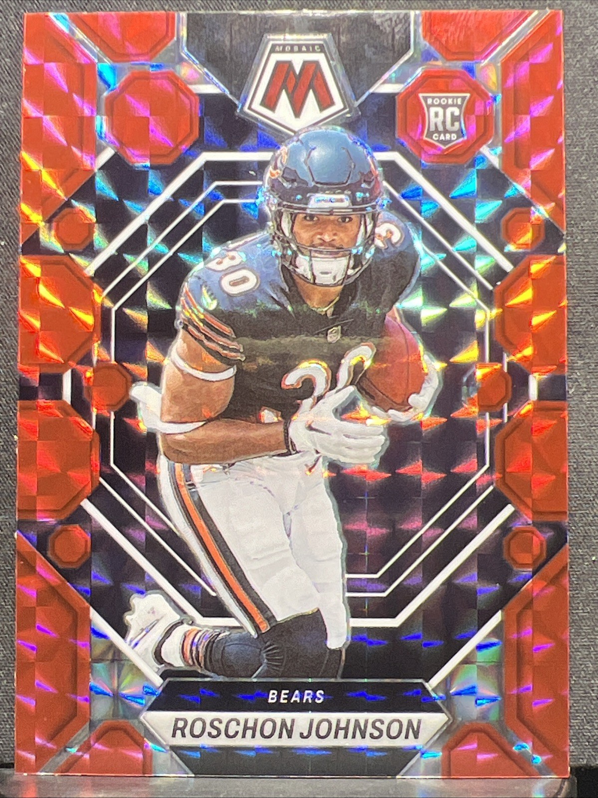2023 Panini Mosaic Football Red Prizm Roschon Johnson #359 Chicago Bears RB RC