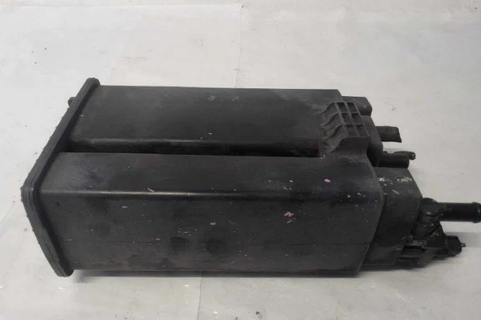 2004-2020 Nissan Titan Armada Fuel Vapor Canister Assembly OEM Foto 2 de 4