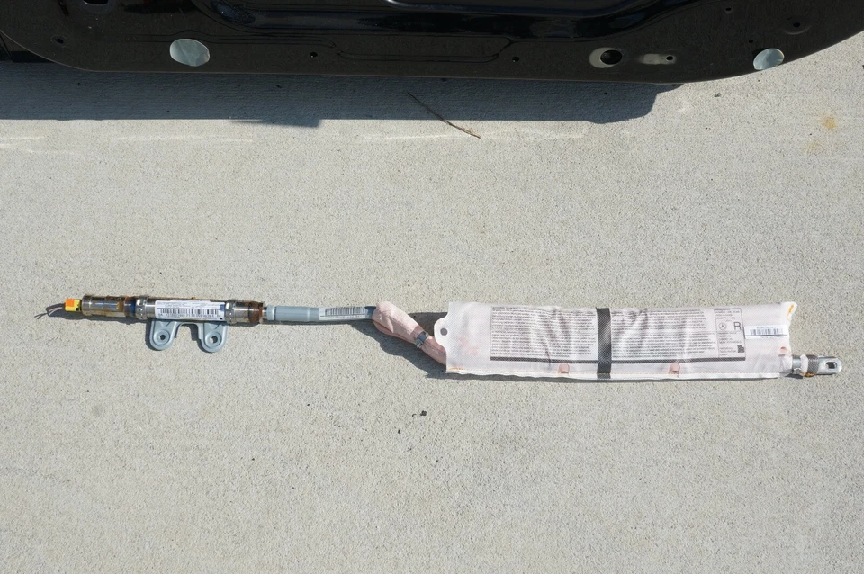 13 14 15 16 17 18 19 20 Mercedes Benz SL550 R231 Front Right Door Shell Black - Image 3 of 4