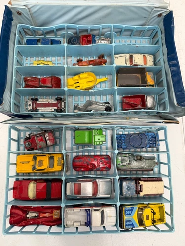 VINTAGE OFFICIAL 1969 MATCHBOX COLLECTOR'S MINI-CASE WITH MATCHBOX CARS TOOTSIE
