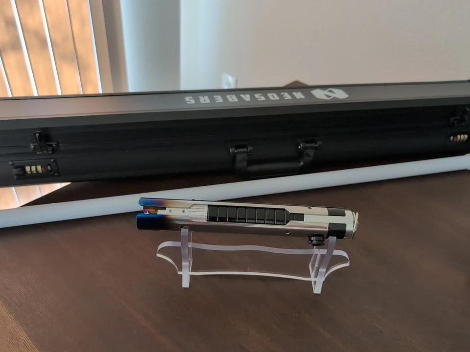 Sable de luz Star Wars Master Sol Xenopixel (con estuche, hoja y soporte) Foto 2 de 4