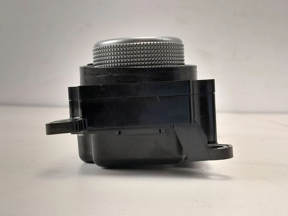 SUBARU Xv D Se Awd 2016 Heater Control Panel 72311 fj820 - Image 3 of 4