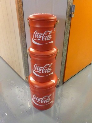 Coca Cola rot Coke Metall Hocker gepolstert Stauraum Sitze Retro Vintage 32cm 37cm 44cm
