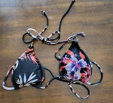 NWOT Volcom Hibiscus  Bamboo Triangle Halter Bikini Swim Top Black 121900