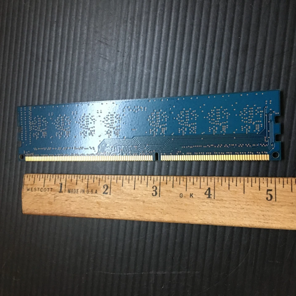 Hynix 1GB 1Rx8 PC3-10600U-9-10-A0 HMT112U6DFR8C-H9 SDRAM DDR3 Desktop PC Memory - Image 3 of 4