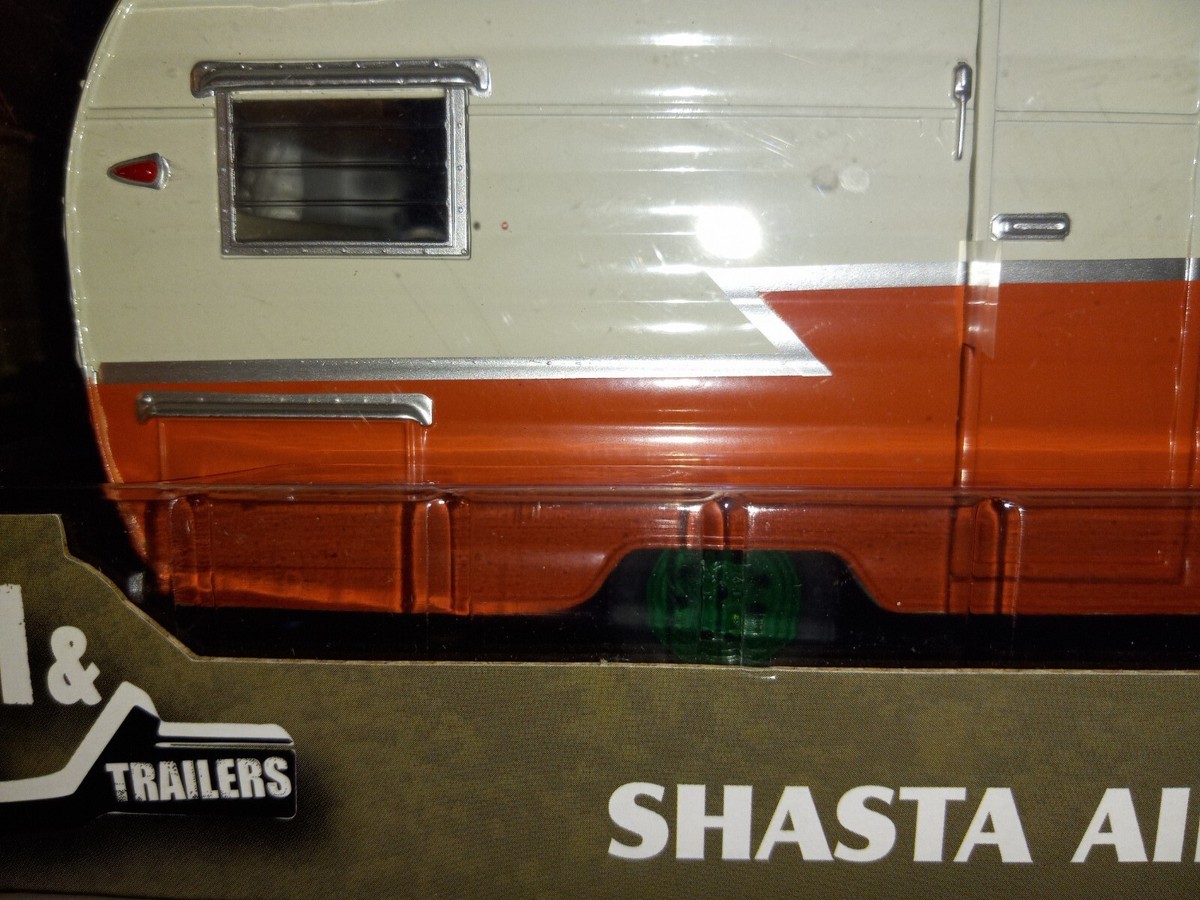 Greenlight chase Green Machine Hitch & Tow Shasta Airflyte Diecast