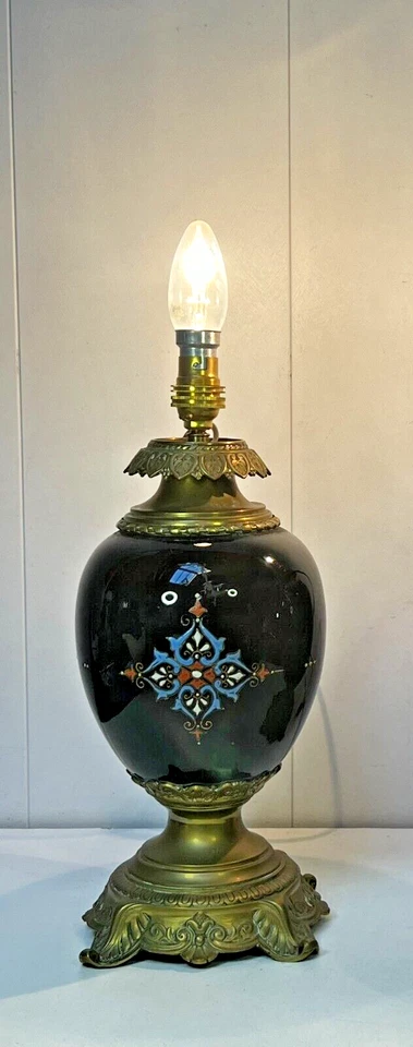 LAMPE ANCIENNE OPALINE NOIRE ÉMAILLÉE MONTURE BRONZE XIXème - Photo 2/4