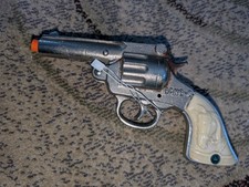 ANTIQUE STEVENS BANG-O CAST IRON CAP GUN 1940 B5.1.4 "Green Jewels" Working