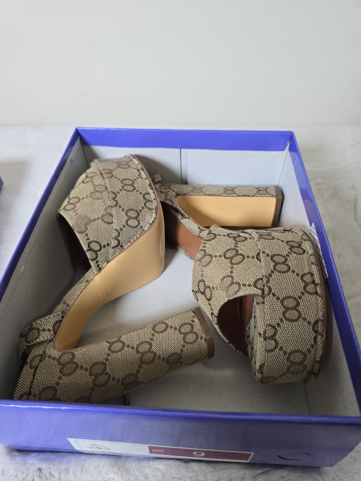 womens ultra heels platform size 9 Brown Combo