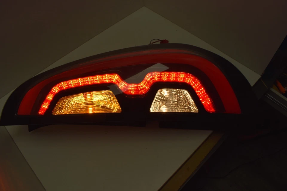 Lámpara de luz trasera LED derecha lado pasajero Kia Soul EV 2015-2019 DEFECTUOSA FABRICANTE DE EQUIPOS ORIGINALES Foto 3 de 4