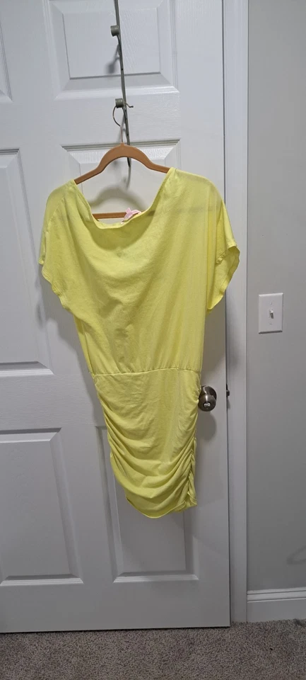 Vestido feminino Victoria’s Secret maiô amarelo tamanho médio - Imagem 2 de 3