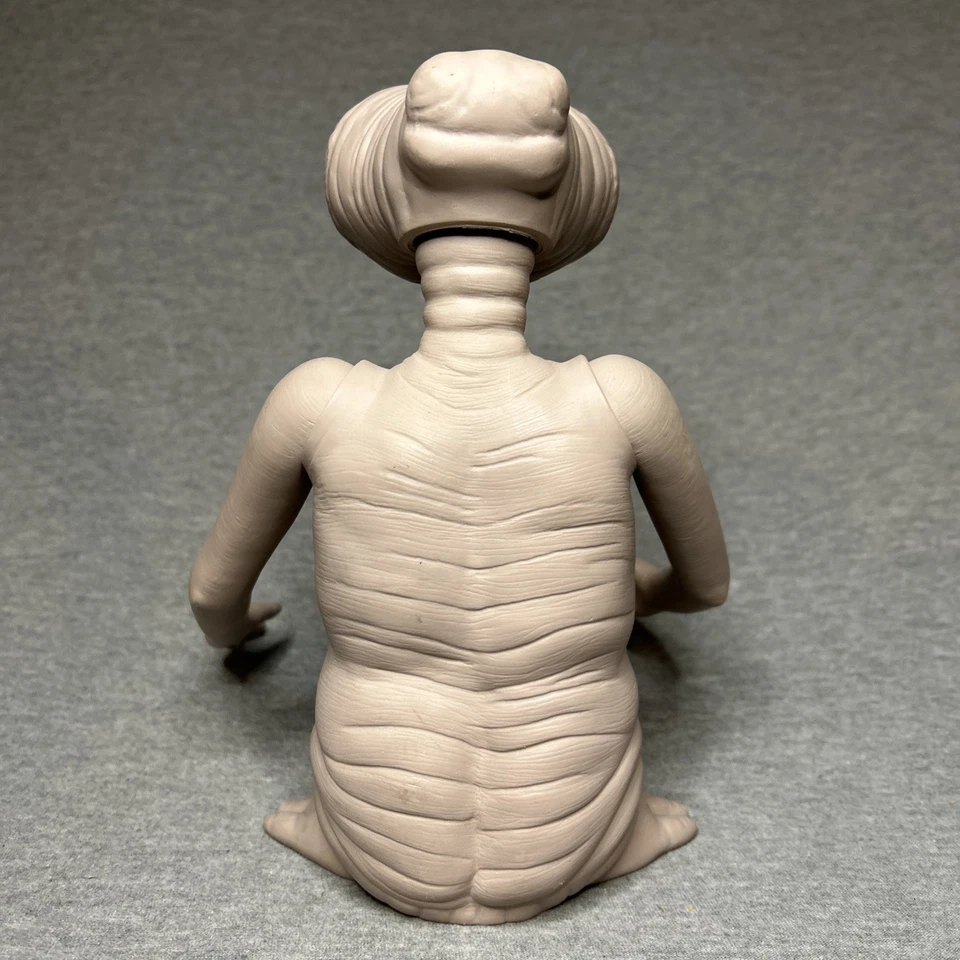E.T 1982 Vintage Universal Studios Toy 8.5" Poseable Alien - Image 2 of 4
