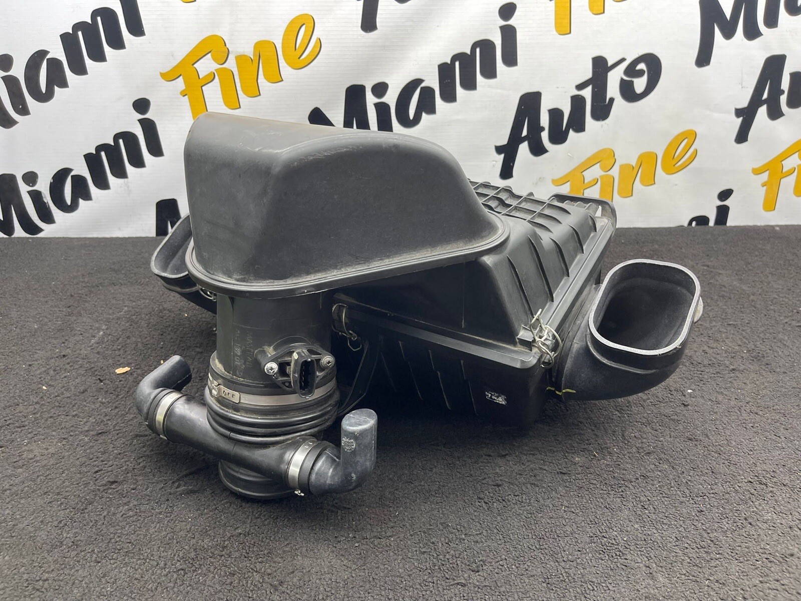 2008 MASERATI GRANTURISMO AIR INTAKE FILTER HOUSING BOX OEM