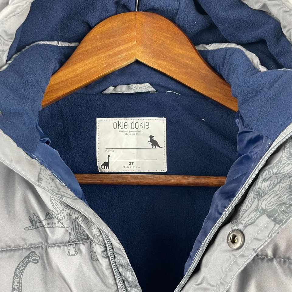 Abrigo acolchado gris dinosaurio Okie Dokie con interior polar azul marino talla 2T nuevo con etiquetas Foto 4 de 4