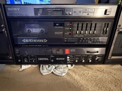 Vintage/Antique Sony CFD-5 Boombox Radio CD Cassette Player Vintage/Antique Sony CFD-5 Boombox Radio CD Cassette Player