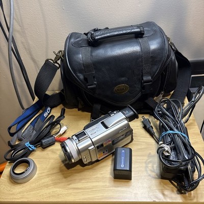 SONY DCR-TRV20 Digital Video Camera Recorder Handycam. Comes 4mb, Cords & Bag