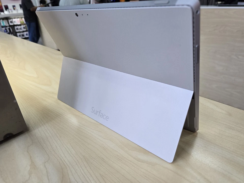 Microsoft Surface Pro 3 128 GB, Wi-Fi, 12 pulgadas - plateado Foto 2 de 3