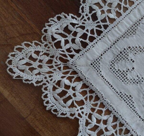 Lotto vintage 7 sottobicchieri inglesi Bedfordshire pizzo centrino ecrù set fatto a mano bobina - Foto 3 di 6