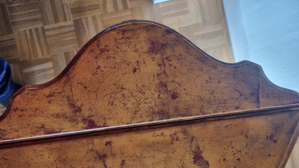 Guéridon de forme triangulaire à plateau abattants de forme mouvementée - - Photo 3/4