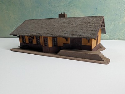 Pola HO Scale Passenger Station READ