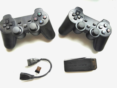 2 Wireless Controllers 4G Gamepad Lite 4K Ultra HD Game Stick Lite Black