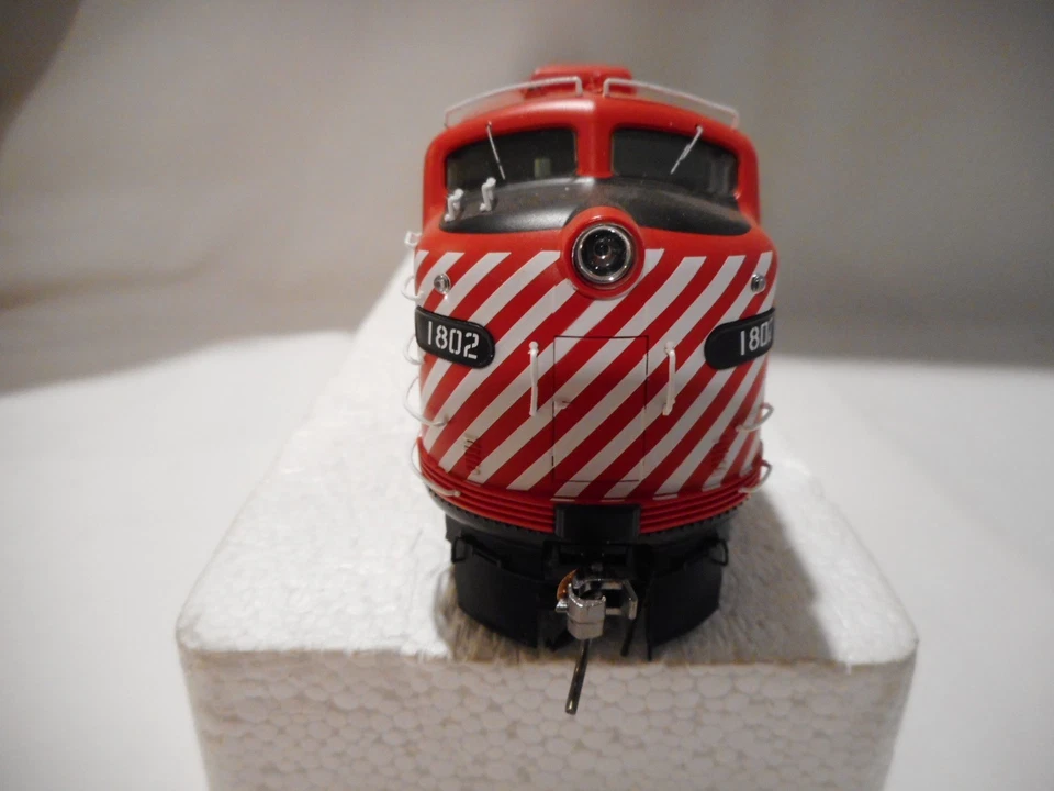 Rapido 28517 CP Rail EMD E8A #1802 - DCC/Sound - Image 2 of 4