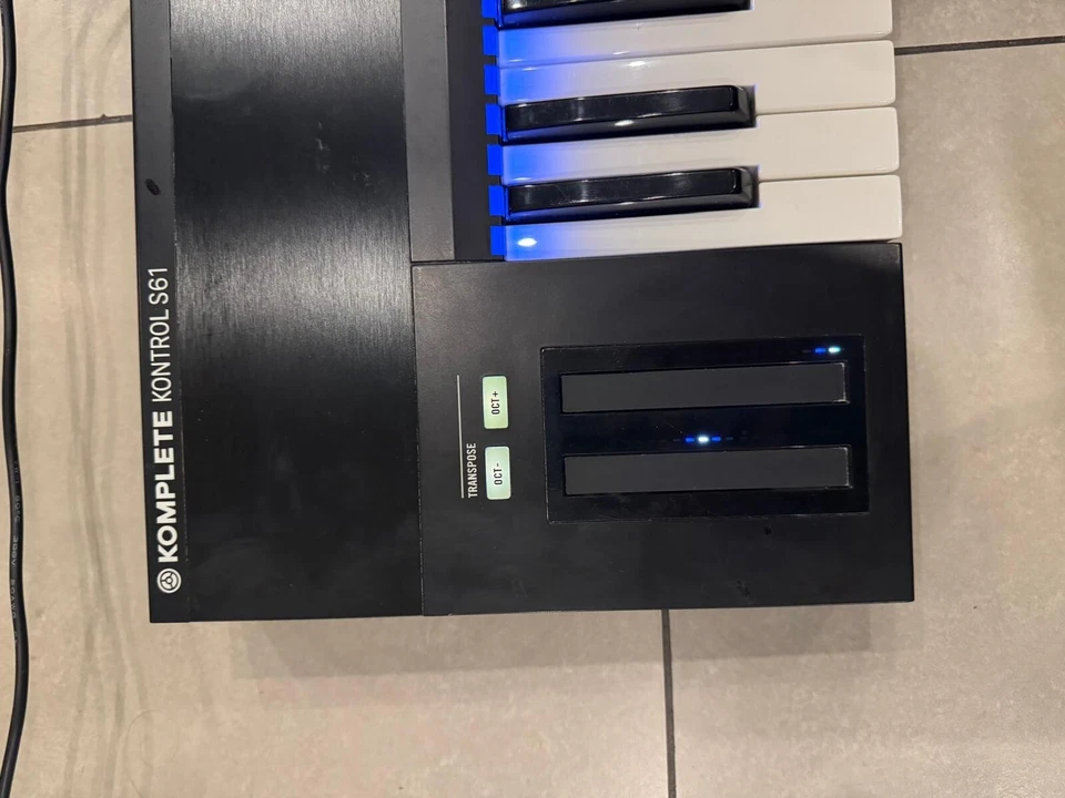 Native Instruments Komplete Kontrol S61 - Image 2 of 4
