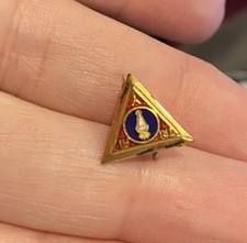 Vintage TRI-HI-Y YMCA Gold PLATED LAPEL HAT PIN VINTAGE ENAMEL