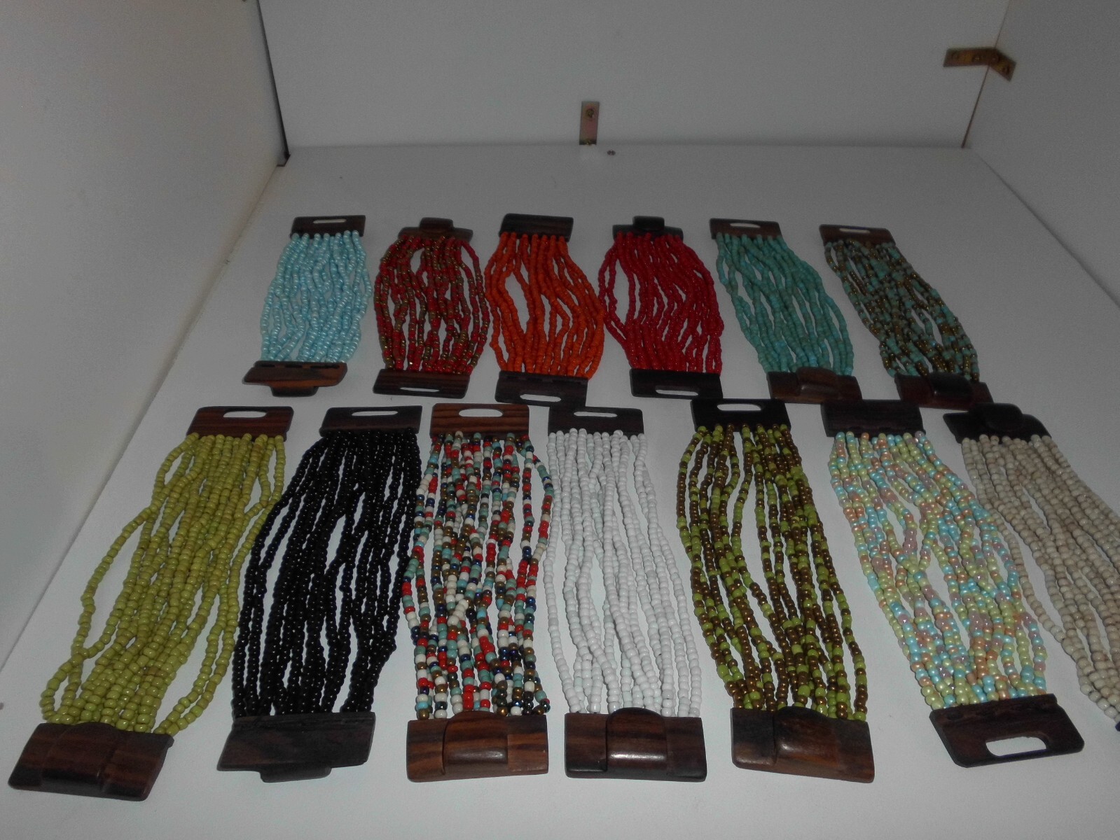 58 Armbänder aus Bambusholz verschiedene Farben unbenutzt