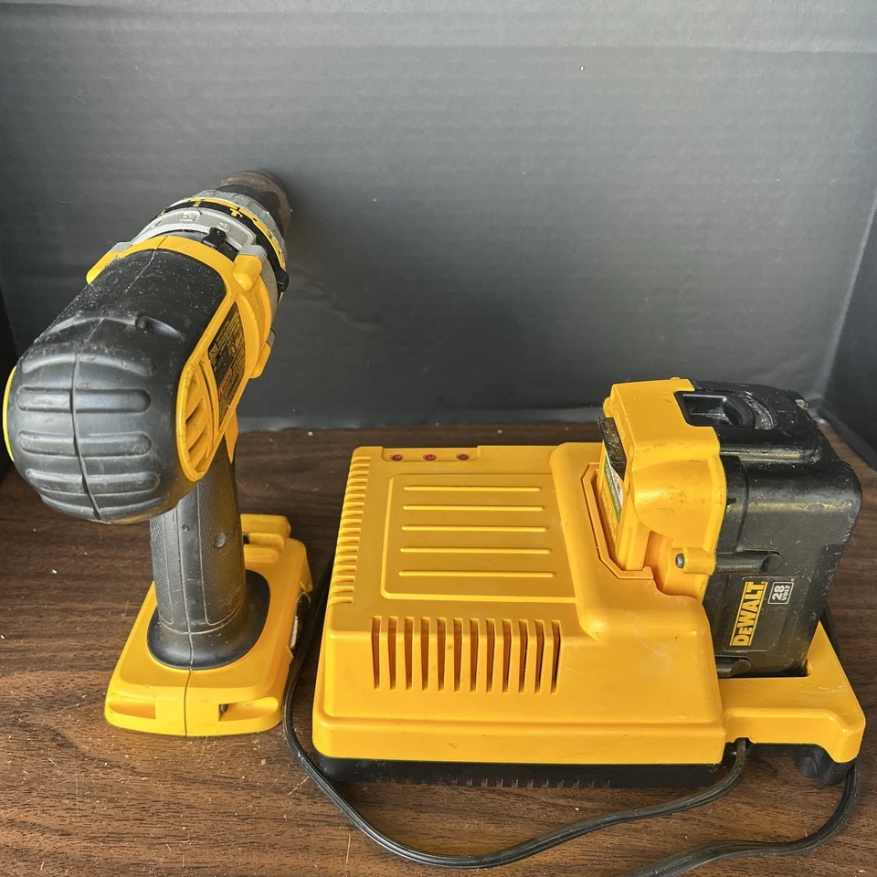 得伟型号 Dc910 锤钻,28 伏和 DC9000 1 小时充电器全部正常工作!! — 第 4/4 张图片
