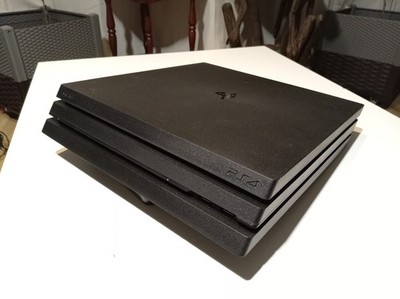 Sony PlayStation 4 Pro 1TB Heimkonsole - Schwarz, Inkl. Controller und Spiele