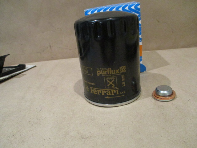 Ferrari 348- Oil Change Kit - Filter And Plug 