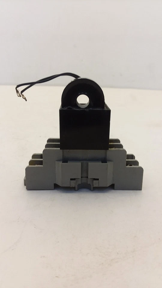 CR CR9321-LC-ACA CURRENT SWITCH/SENSOR 100AMP 240VAC MAX 50HZ-400KHZ W/ BASE - Image 4 of 4