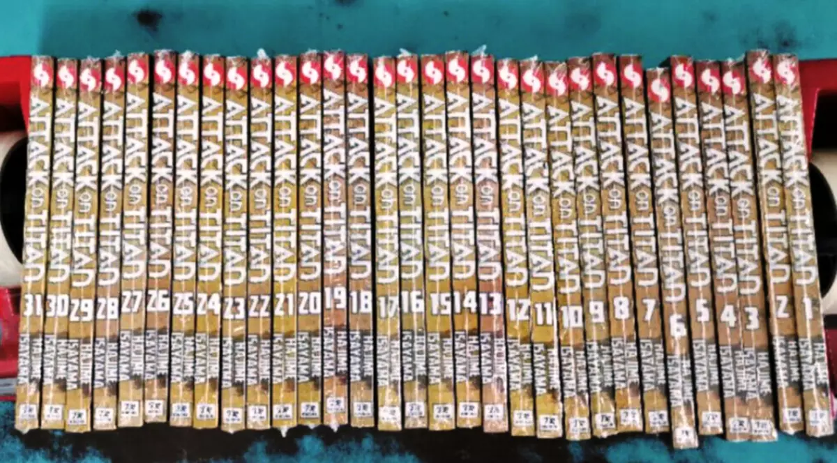 ATTACK ON TITAN Hajime Isayama Manga Volume 1-34 Full Set English Comic  EXPRESS