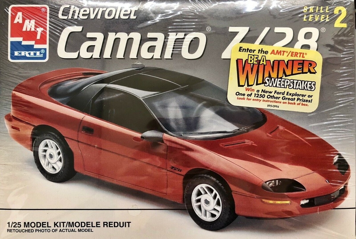AMT Ertl 8611 1/25 Scale 1993 Chevy Camaro Z/28 Plastic Model Car
