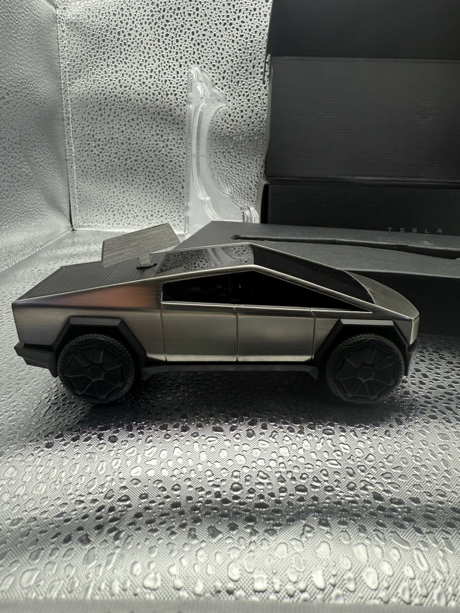 Brand new in stock Tesla Cybertruck Wind-up Racer Toy 1:43 Scale
