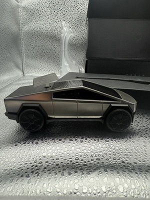 Brand new in stock Tesla Cybertruck Wind-up Racer Toy 1:43 Scale