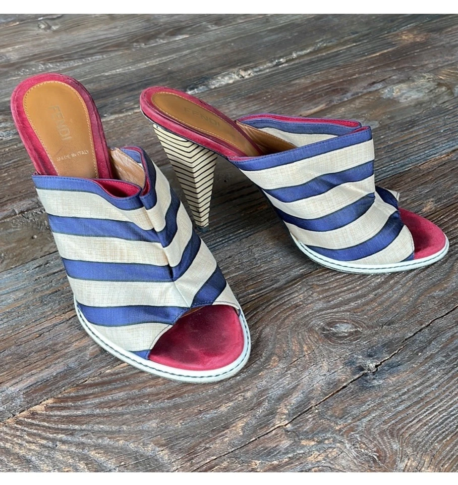 Sandalia Fendi de lona azul marino a rayas tacón geométrico punta abierta talla 40 con certificado de autenticidad Foto 2 de 4