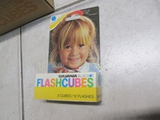 Vintage Sylvania Blue Dot 36 cubi, 144 lampi NUOVO VECCHIO MAGAZZINO