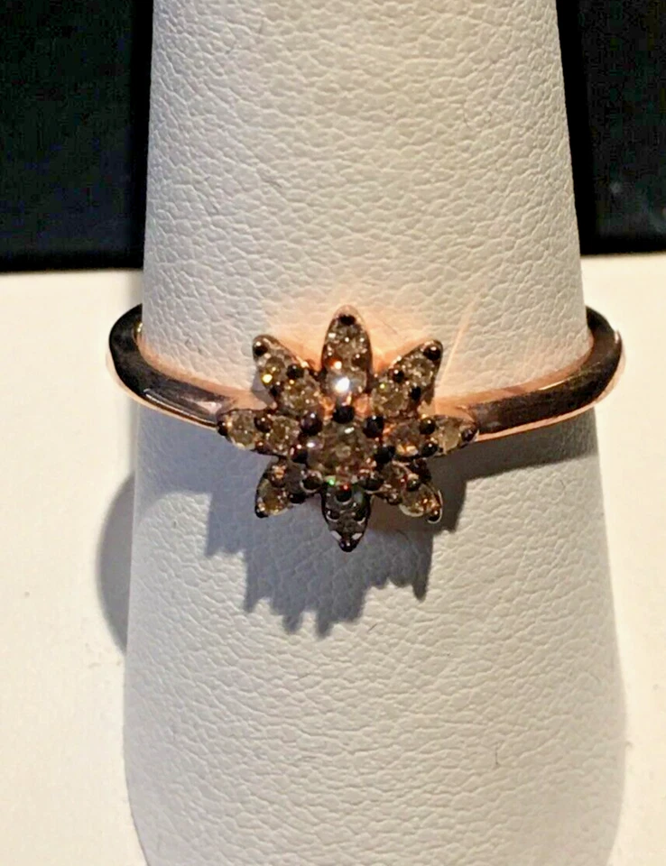 NWT NATURAL CHAMPAGNE DIAMOND FLORAL RING SIZE 9 (0.25 CTW) - Image 3 of 4