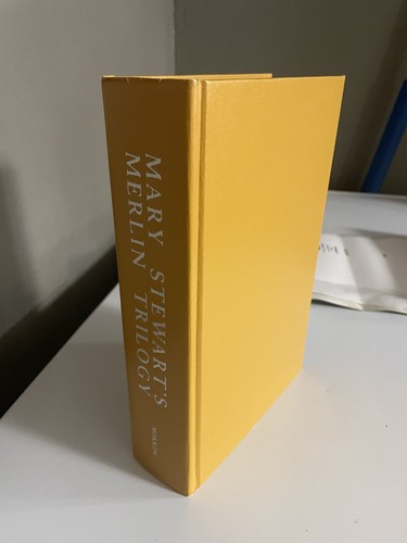 Mary Stewart's Merlin Trilogy 3 Novels in One Volume HBDJ First 1980 - Imagen 9 de 9